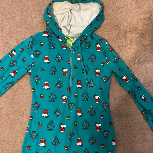 Peanuts Other - Peanuts Adult Zip front Pajamas Onesie green Large Christmas holiday
